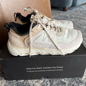 Vionic women’s sneakers, like new